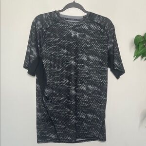 Under Armour Men's Dynamic Black and Gray Tee